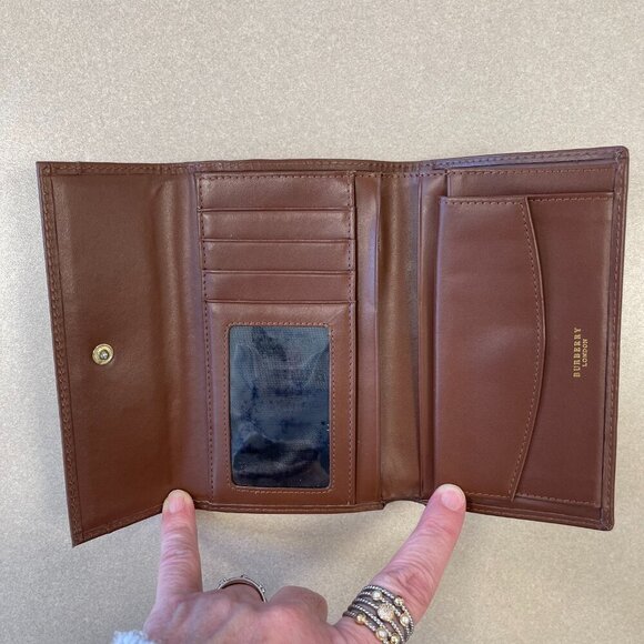 Burberry Vintage PVC & Leather Nova Check Compact Wallet - Preowned - Picture 9 of 15